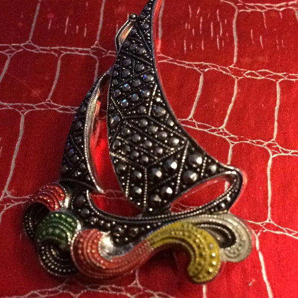 Jewelry - ⚓️Vintage sailboat pin ⛵️